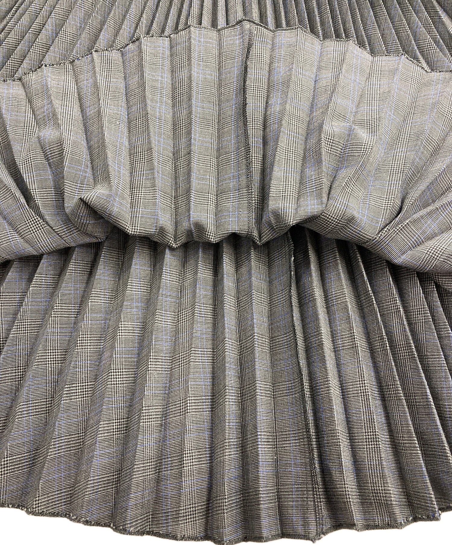 中古・古着通販】PRADA (プラダ) ウエストロゴプリーツスカート グレー