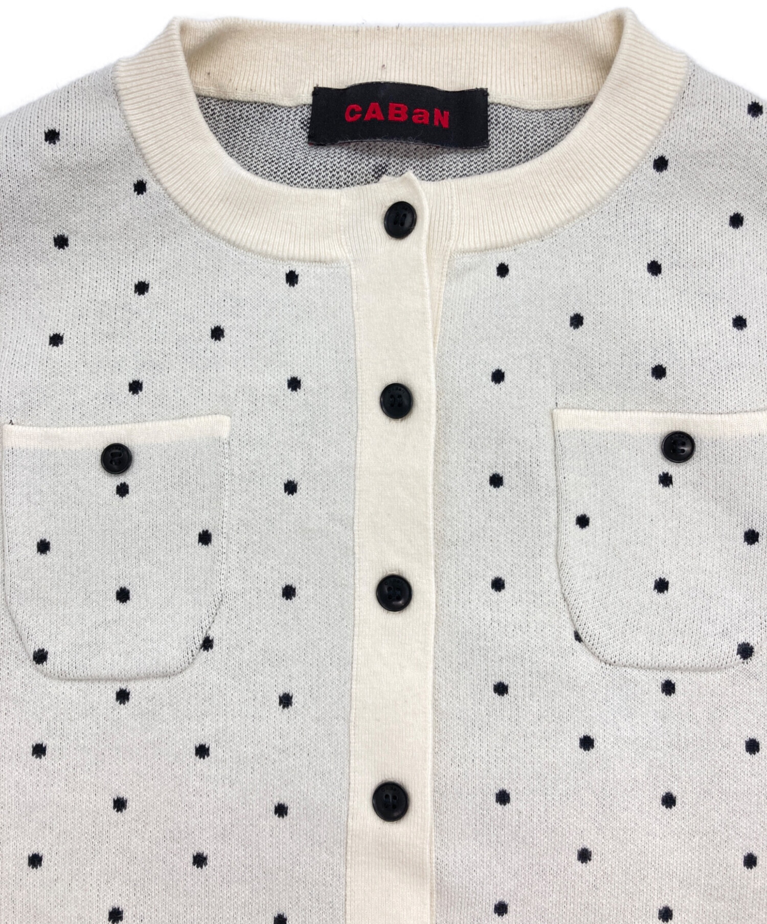 お値下げしました。CaBANホワイト ボタン付きカーディガン 中古・古着通販】CABAN (キャバン) コットンカシミヤ ドットジャカード