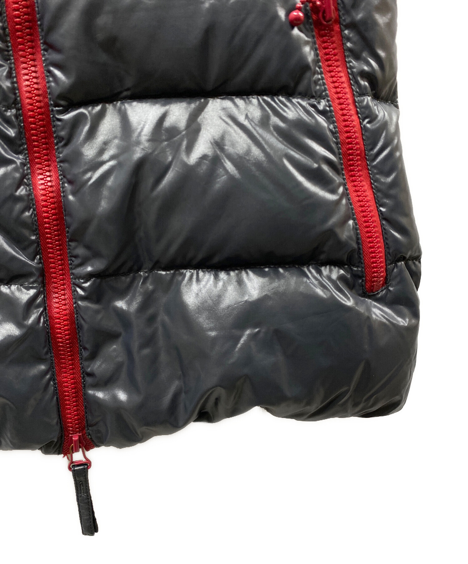 中古・古着通販】DUVETICA (デュベティカ) ダウンベスト グレー×レッド