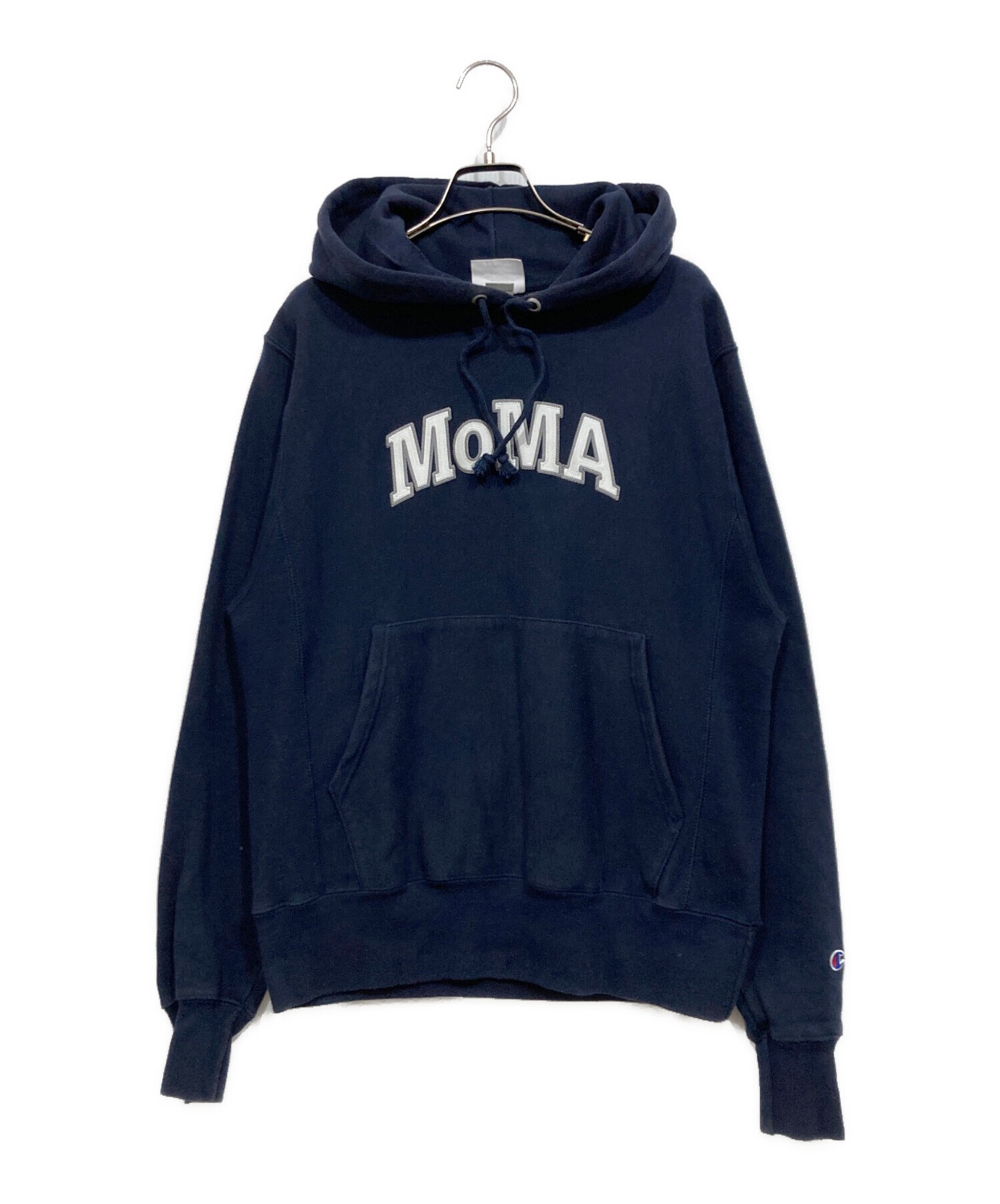 Champion MoMAパーカー 中古・古着通販】Champion (チャンピオン) ロゴ刺繍パーカー/MOMA