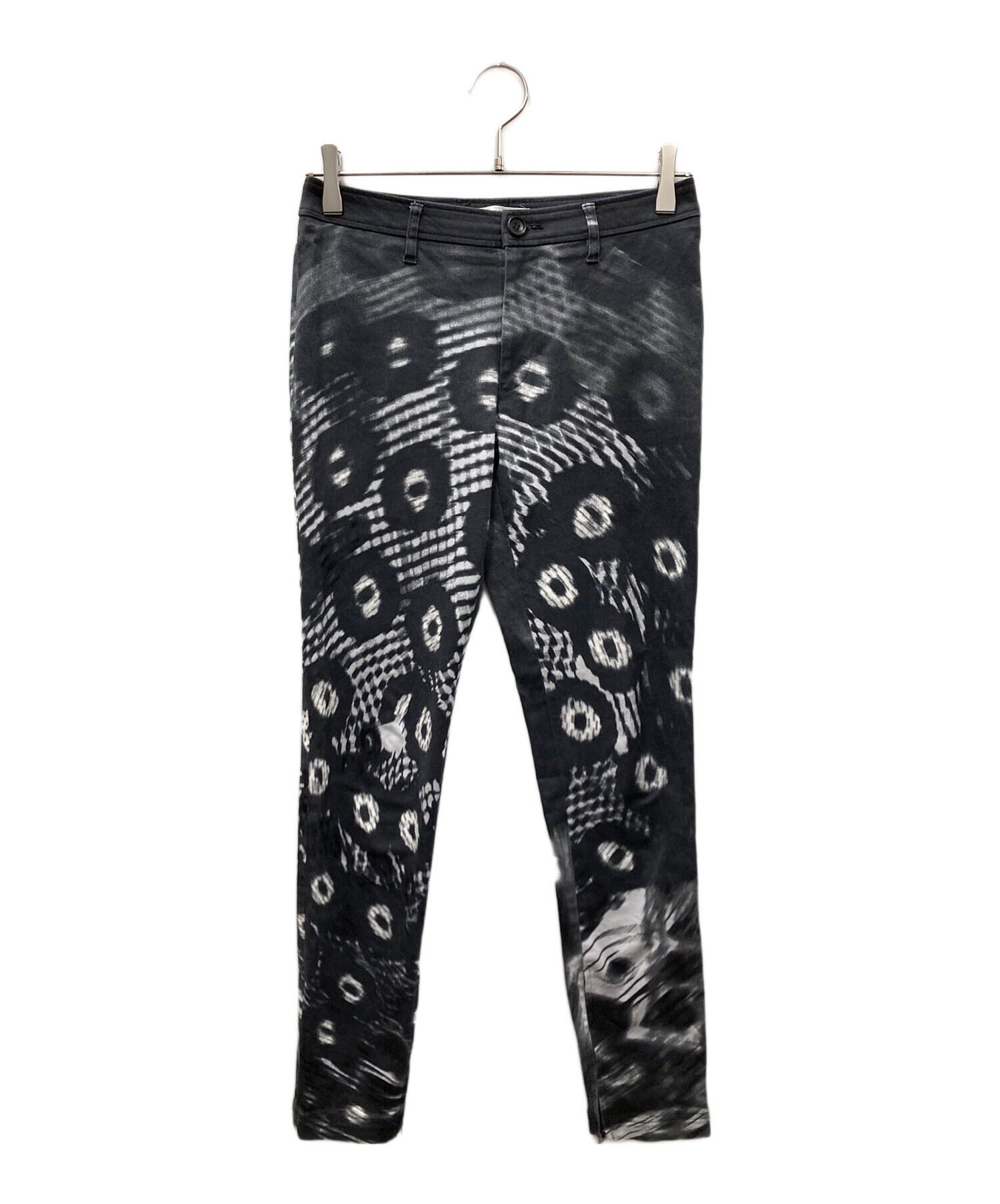 ＩＳＳＥＹ・ＭＩＹＡＫＥ イッセイミヤケ　プリント・パンツ　Ｍサイズ　ゴムウエスト　日本製　美品　プリーツプリーズ風生地モノトーン イッセイミヤケ ISSEY MIYAKE グラフィックストライププリントパンツ