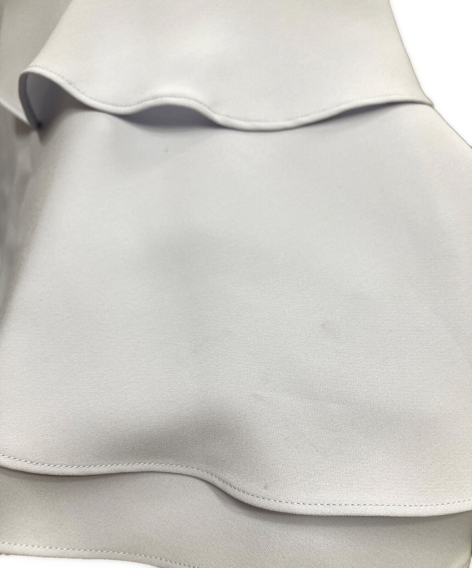 美品●グレースクラスのビジュー付きコート●サイズ38 美品○グレースクラスのビジュー付きコート○サイズ38 Grace