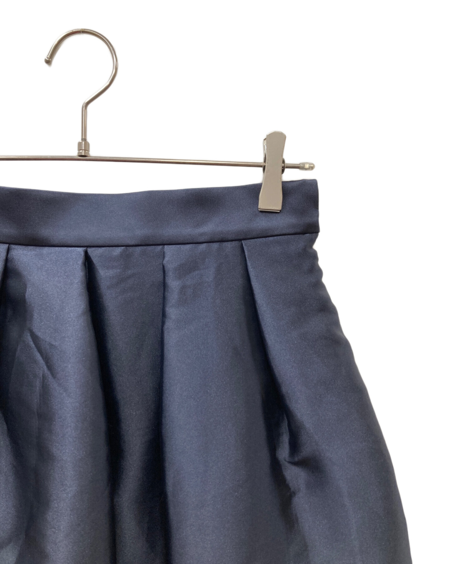 【未使用】SHE TOKYO サテンスカート 中古・古着通販】SHE TOKYO (シートーキョー) サテンスカート ネイビー