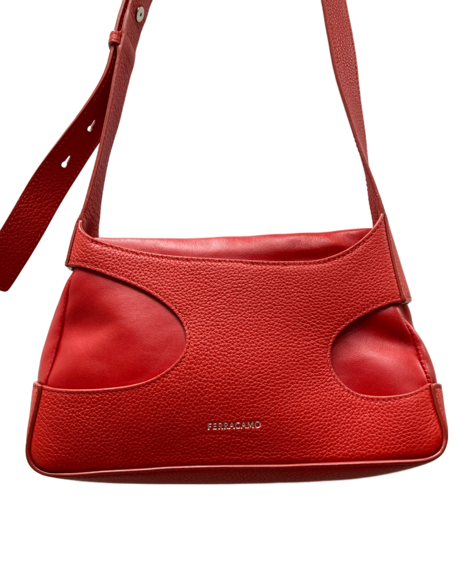 フェラガモ　赤　本革　ショルダー　バッグ 中古・古着通販】Ferragamo (フェラガモ) カットアウトレザーミニ