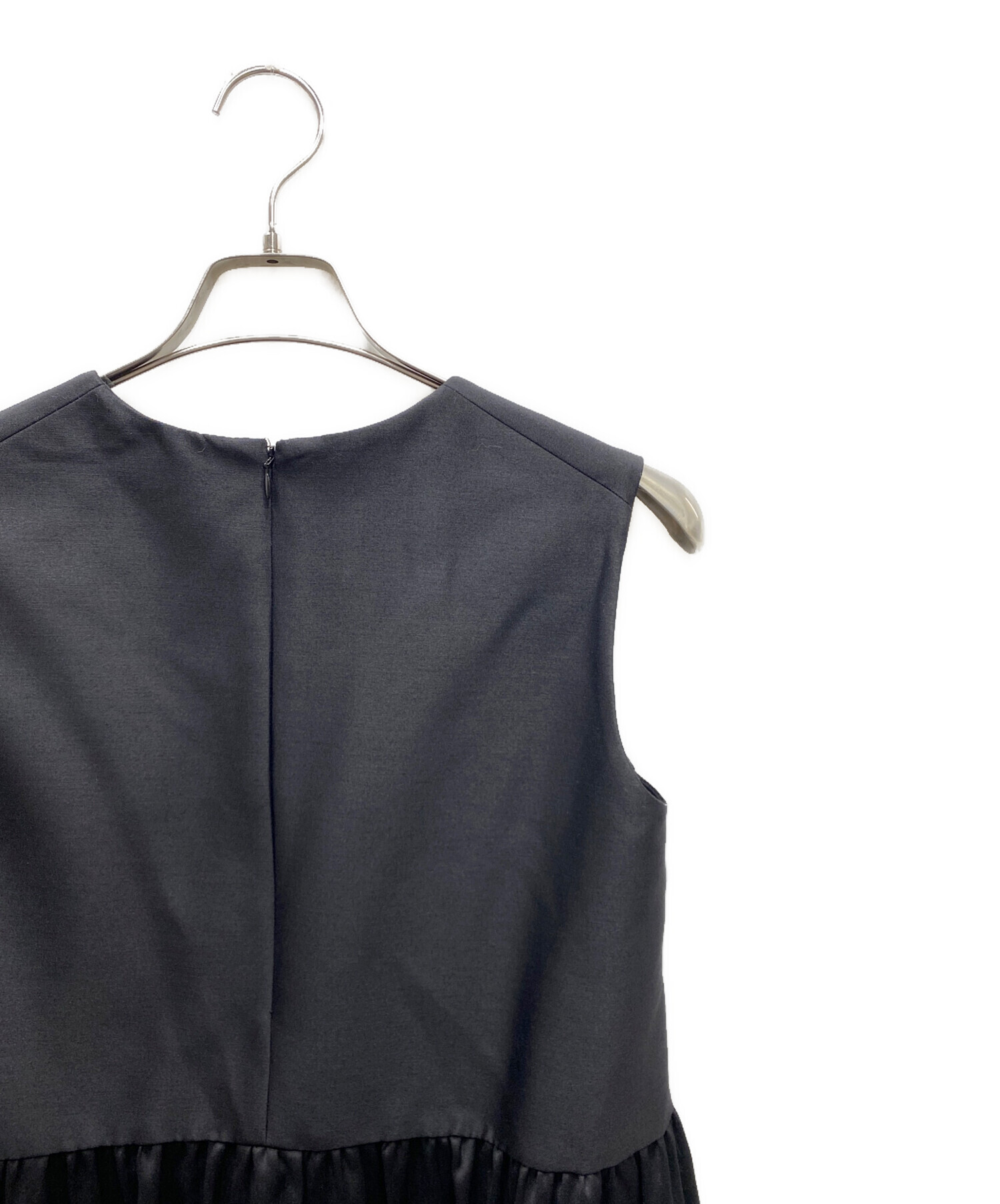 ヨーコチャン　ティアード　フリルノースリーブワンピース　ブラック 中古・古着通販】YOKO CHAN (ヨーコチャン) バックティアードドレス