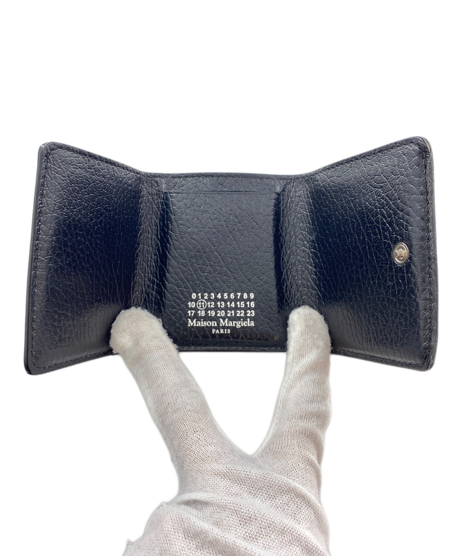 マルジェラ　青い金属製住所プレート 8-13 中古・古着通販】Maison Margiela (メゾンマルジェラ) 3つ折り財布