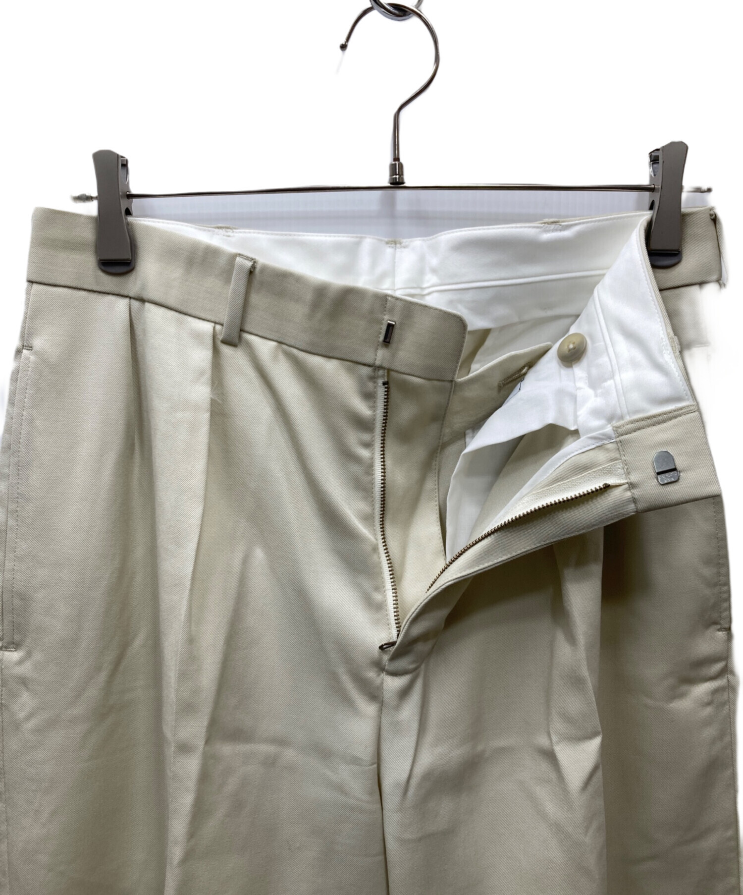 中古・古着通販】KAJA (カジャ) TWO TUCKS WIDE TROUSERS ベージュ