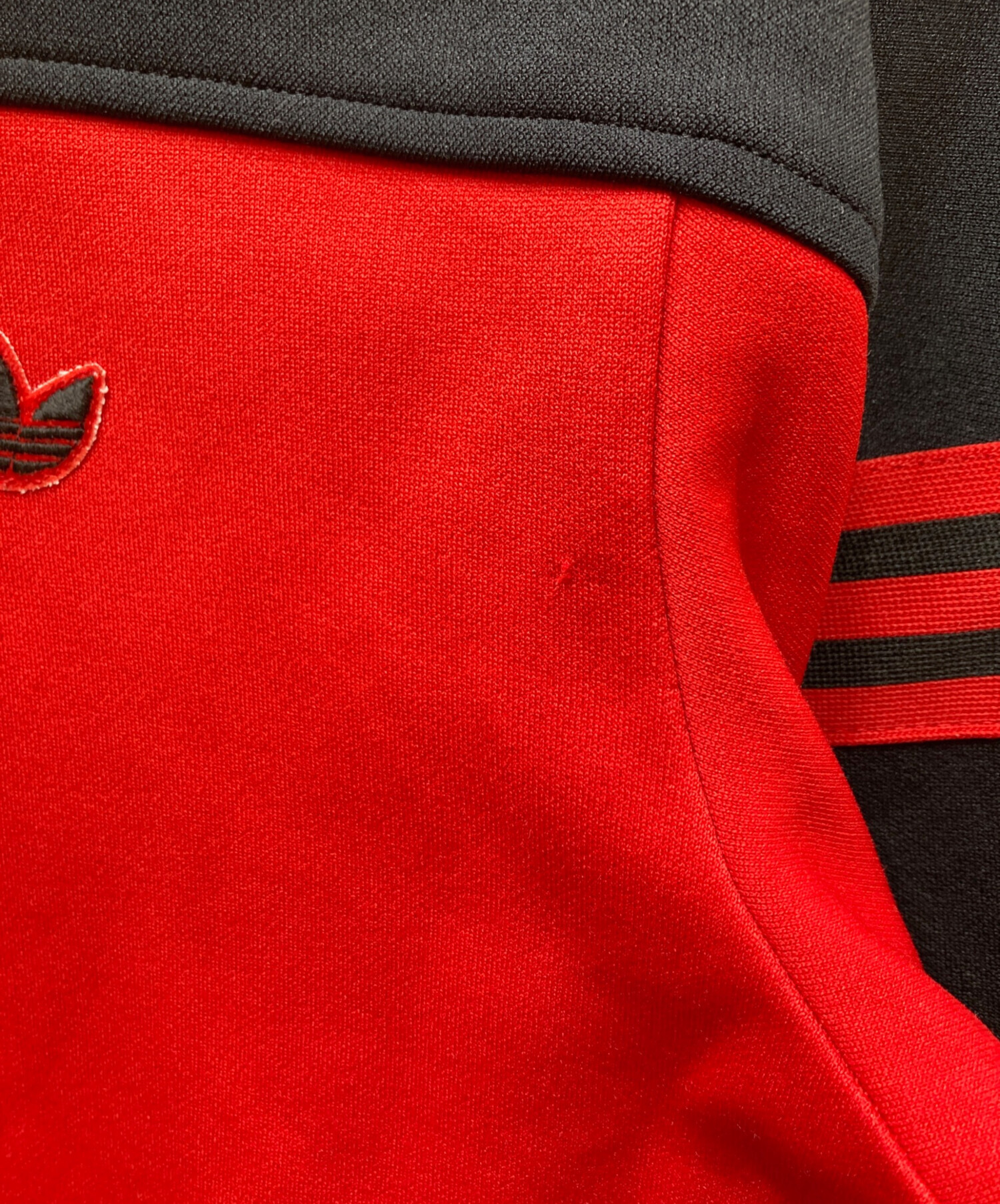  トレフォイル トラックジャケット ブラック レッド 中古・古着通販】adidas (アディダス) トレフォイルトラックジャケット