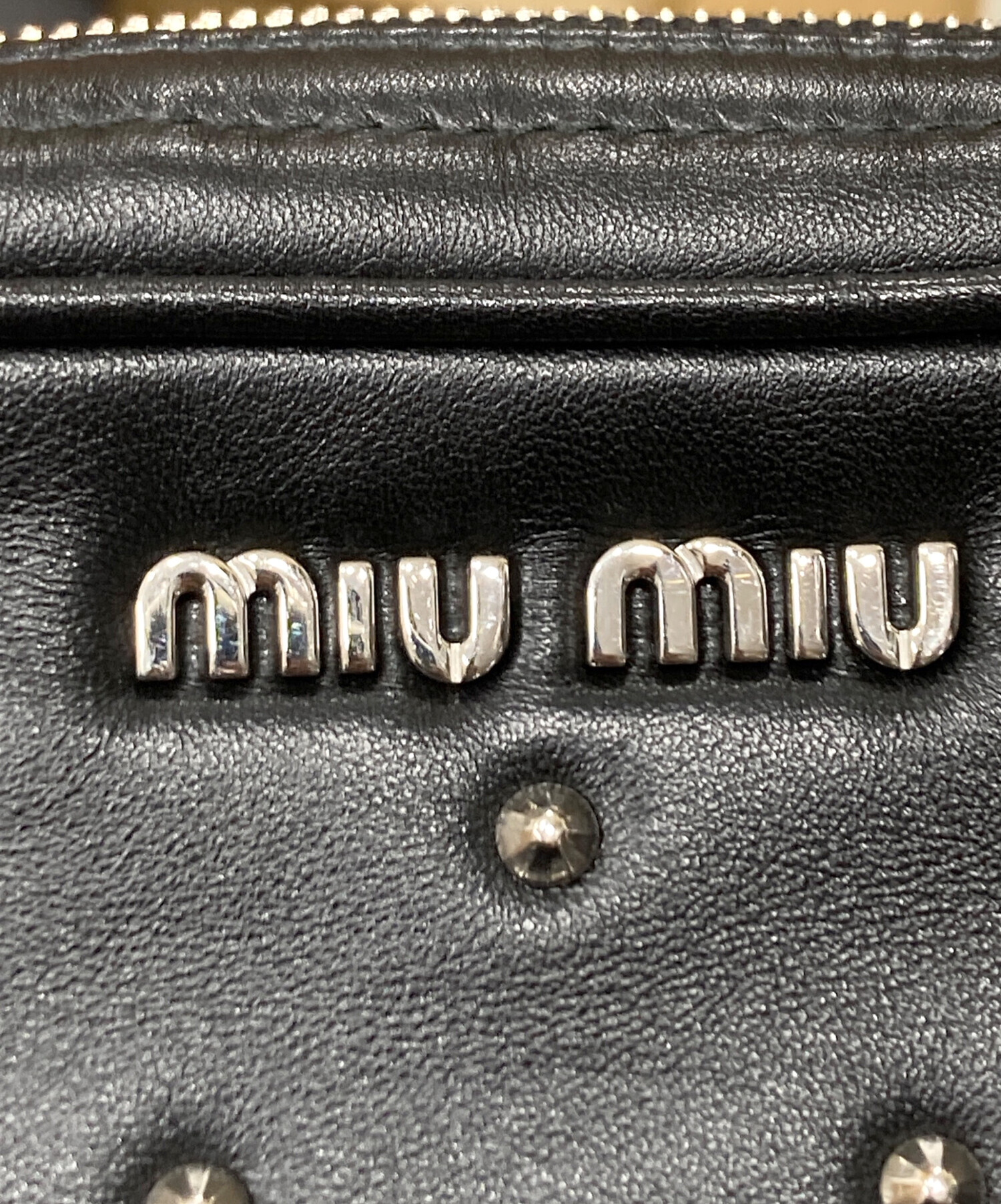 中古・古着通販】miu miu (ミュウミュウ) スタッズショルダーバッグ