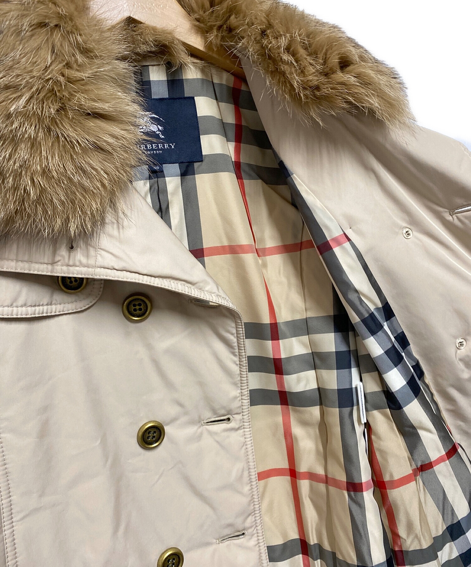 Burberry LONDONベージュ ファー付きコート Burberry LONDONベージュ ファー付きコート Burberry LONDONベージュ