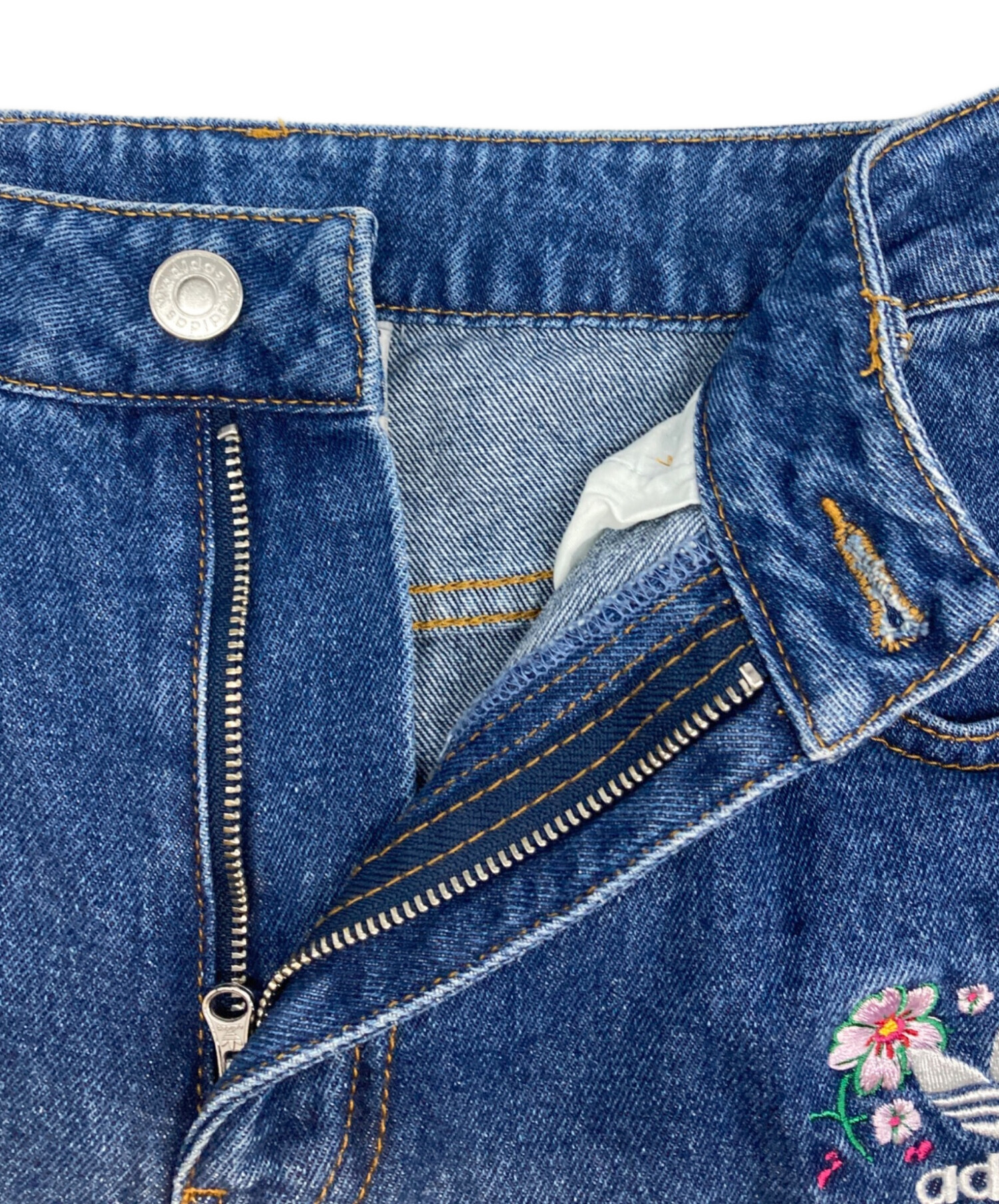 中古・古着通販】adidas (アディダス) 刺繍デニムパンツ IP3768