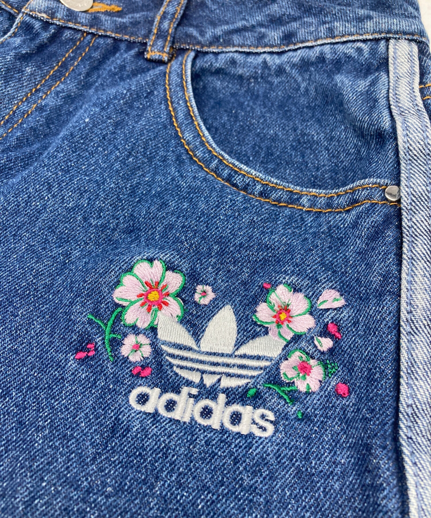 中古・古着通販】adidas (アディダス) 刺繍デニムパンツ IP3768