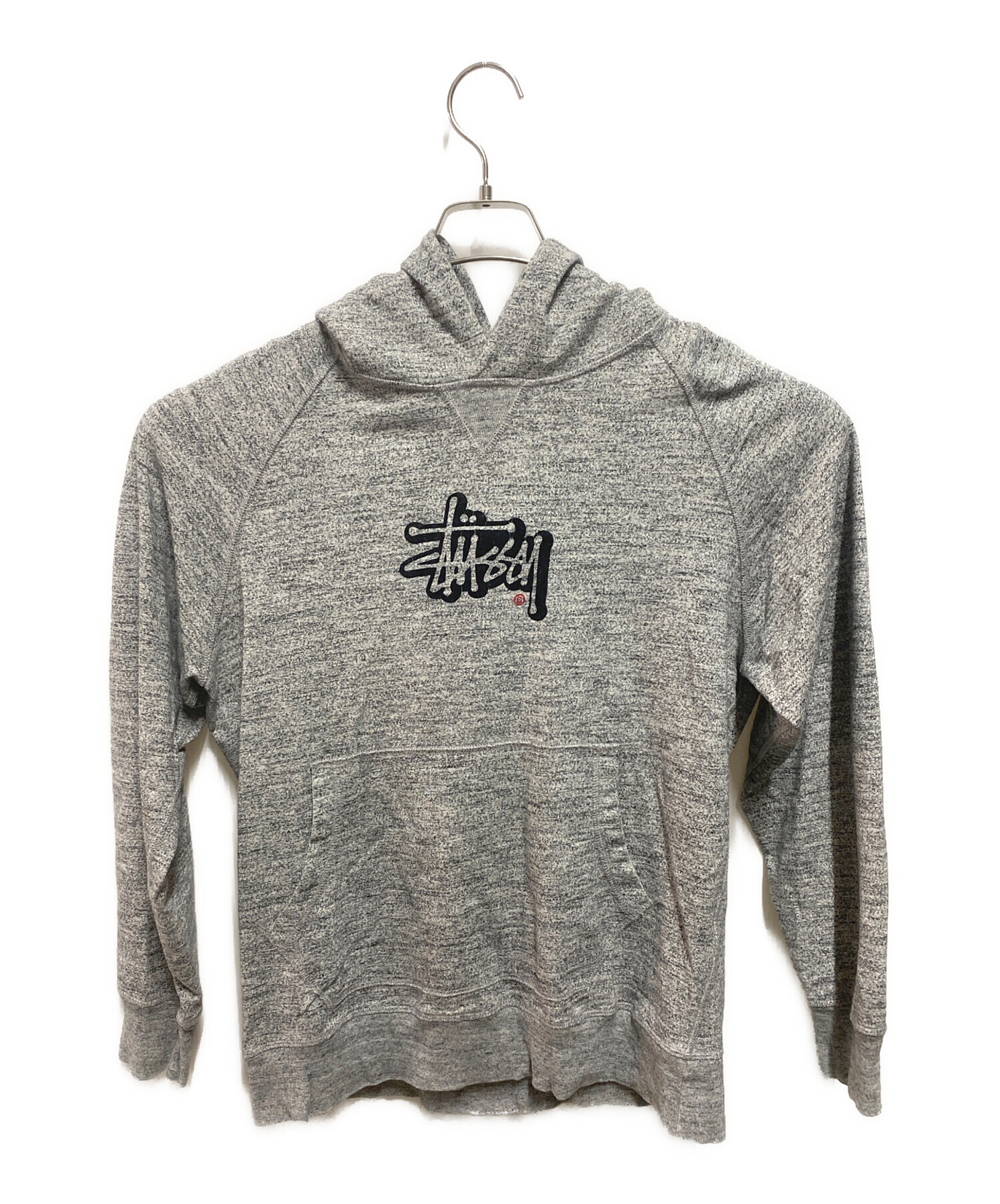 STUSSY ステューシー パーカー S グレー 【古着】【中古】【送料無料】 中古・古着通販】stussy (ステューシー) パーカー グレー サイズ:M