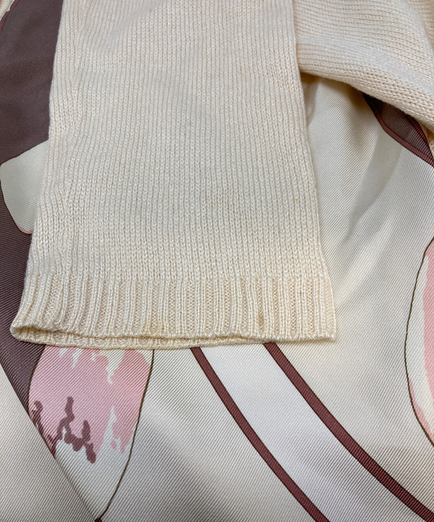 良品 HERMES エルメス マルジェラ期 ボルデュック柄 Vネック Tシャツ サイズL ホワイト×ベージュ レディース 古着 中古 USED 中古・古着通販】HERMES (エルメス) マルジェラ期 シルク切替