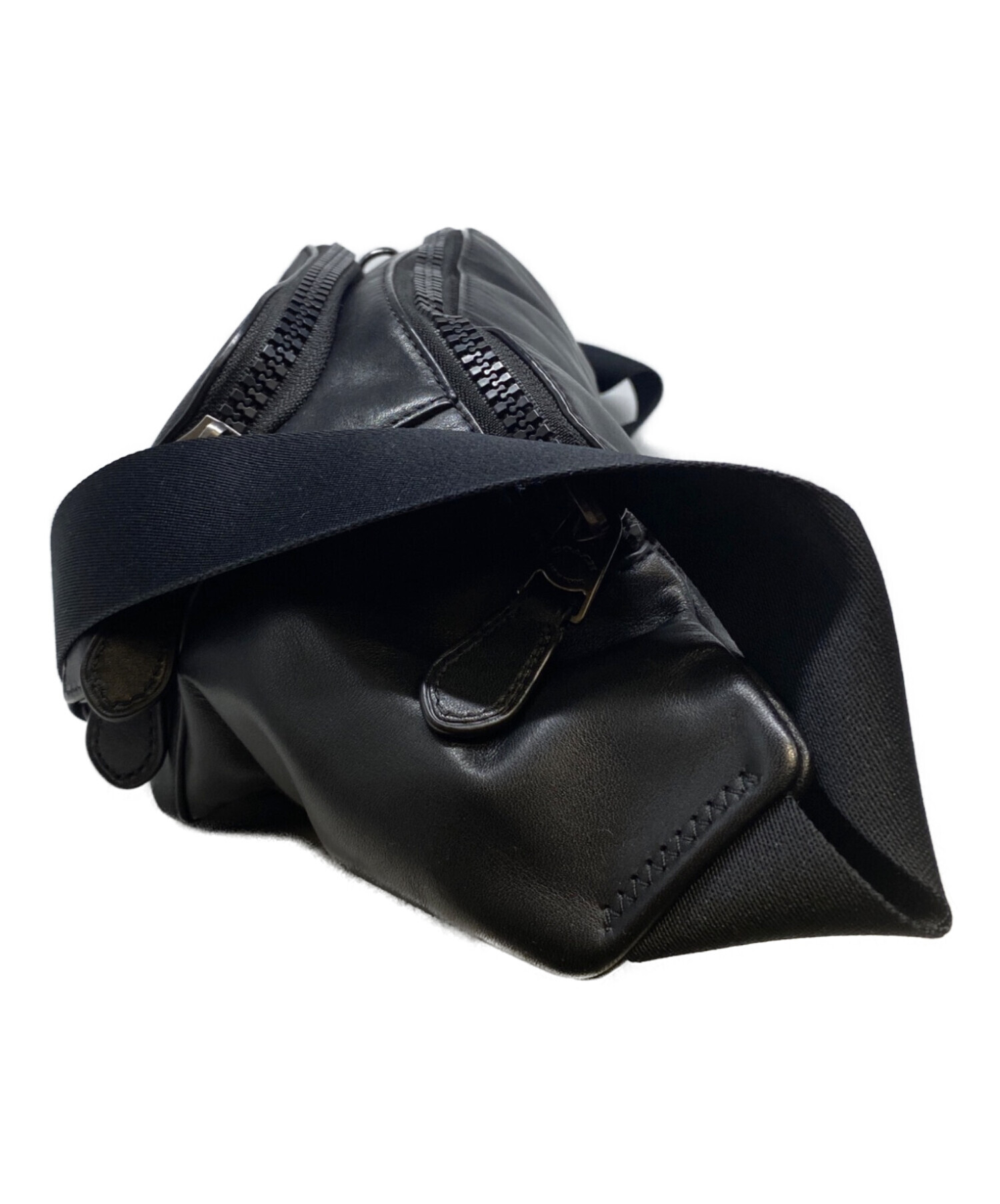 ぷぅ COACH ブラック レザー ウエストポーチ 中古・古着通販】COACH (コーチ) カーフレザーウエストポーチ ブラック