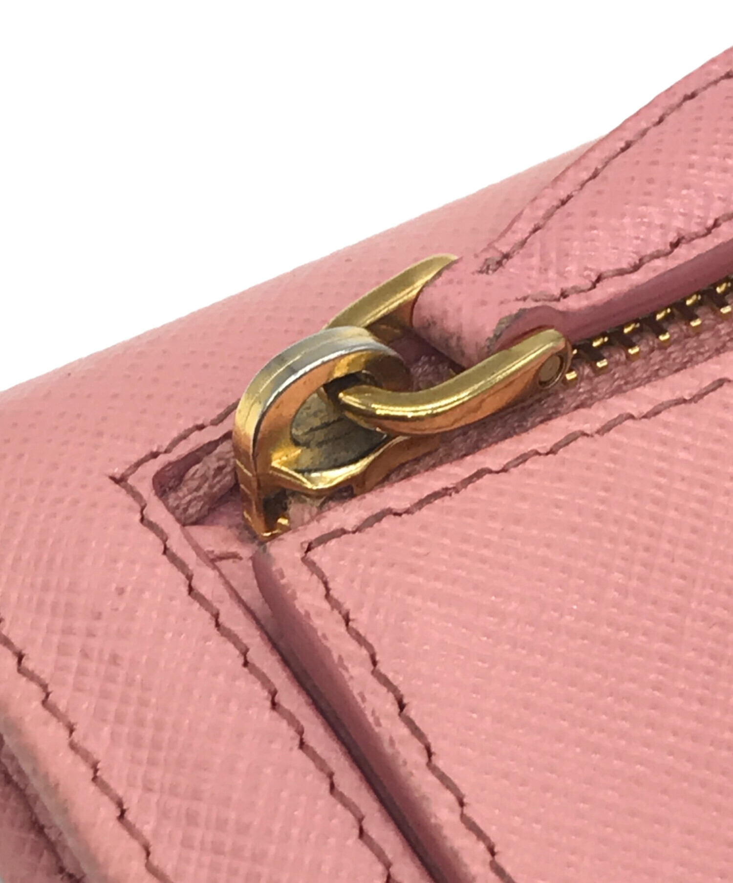 PRADA 長財布　ピンク　新品未使用 PRADA プラダ 長財布 日本未発売 1M0506 ラウンドファスナー