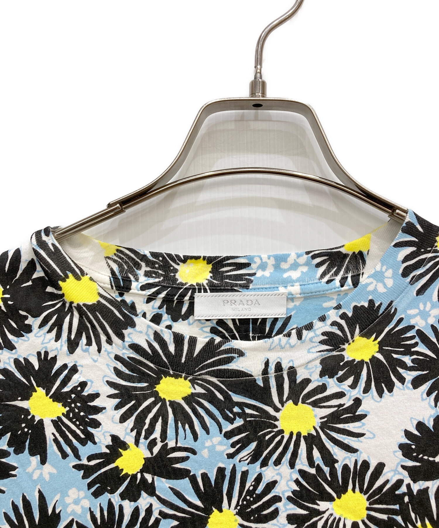 ※4/15までの出品(最終値下げ)PRADA 花柄迷彩 半袖シャツ 中古・古着通販】PRADA (プラダ) 花柄切替しTシャツ ホワイト サイズ:M