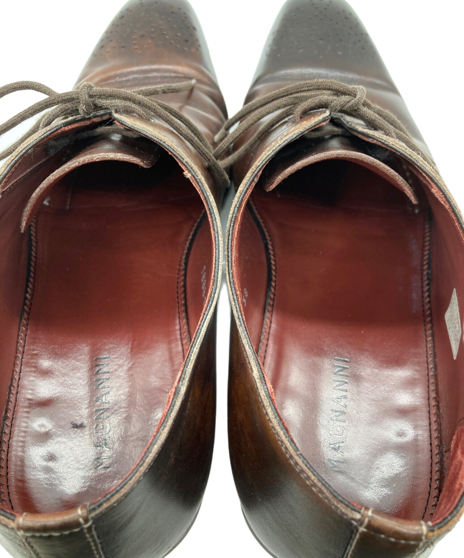 マグナーニ、レザー ビジネスシューズ ブラウン メダリオン 中古・古着通販】MAGNANNI (マグナーニ) メダリオンビジネスシューズ