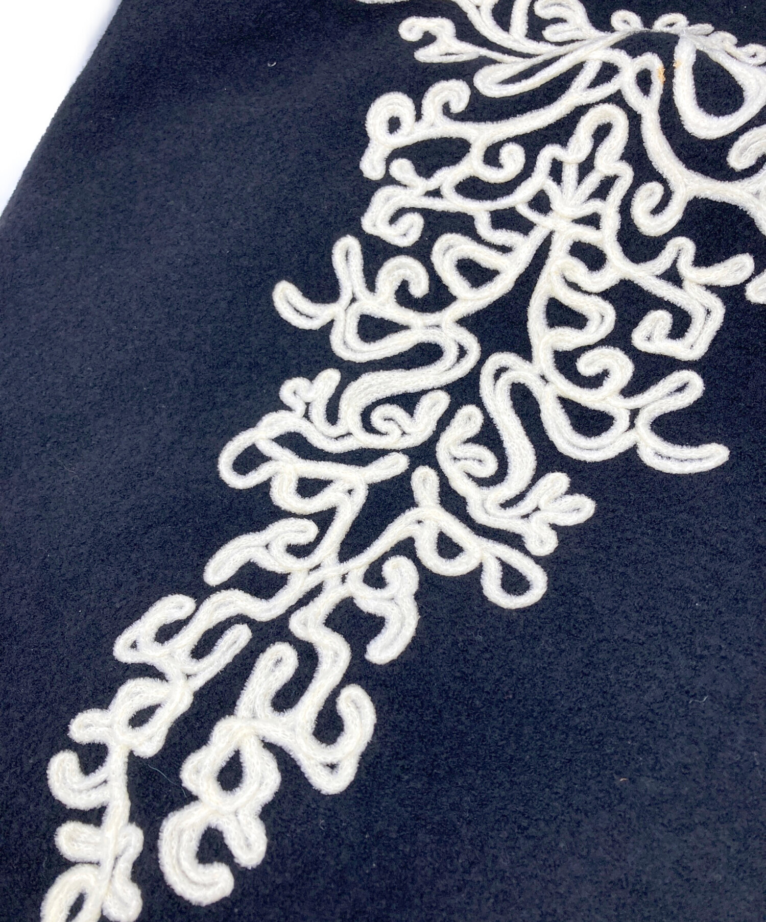 ヴィヴィアンタム　コート　白　刺繍　ベルト　サイズ1 S ガウン　アンゴラ　毛 中古・古着通販】VIVIENNE TAM (ヴィヴィアンタム) 刺繍デザインウール