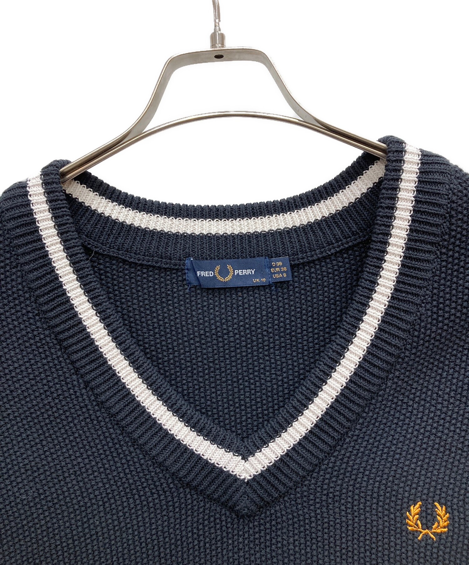 Fred Perry ニットベスト(サイズ:M) FRED PERRY - フレッドペリー FRED PERRY ニットベスト レッド Mの通販