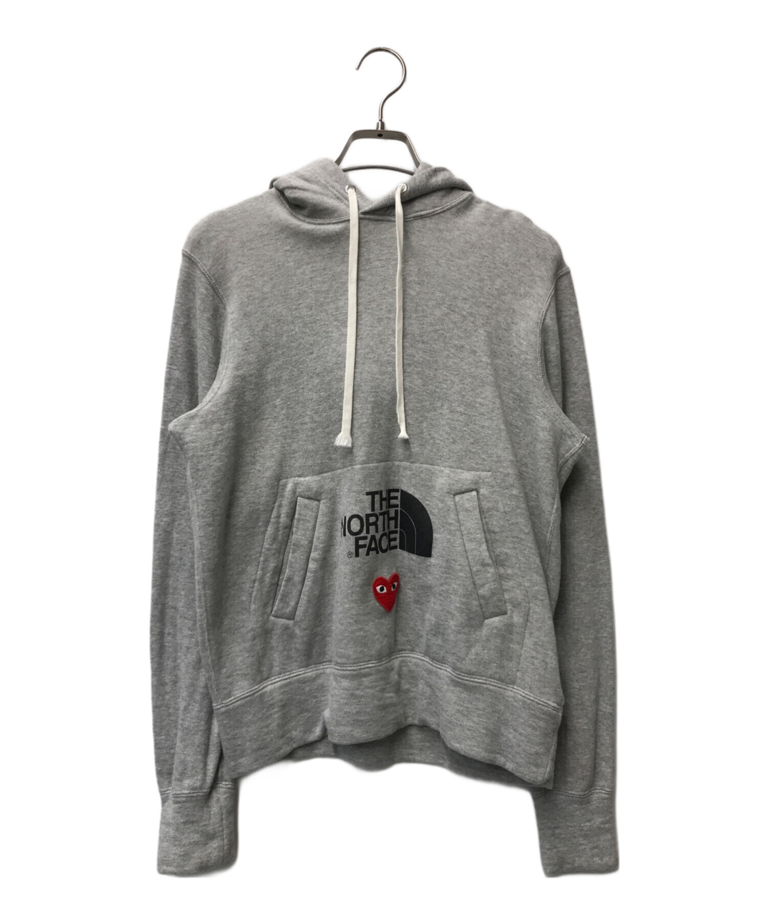 PLAY COMME des GARCONS × THE NORTH FACE コムデギャルソン × ノースフェイス/コラボパーカー GRY/AE-T203/ABランク/18【中古】 WMNS) COMME des GARCONS PLAY x The North Face Hoodie 'Grey' AE