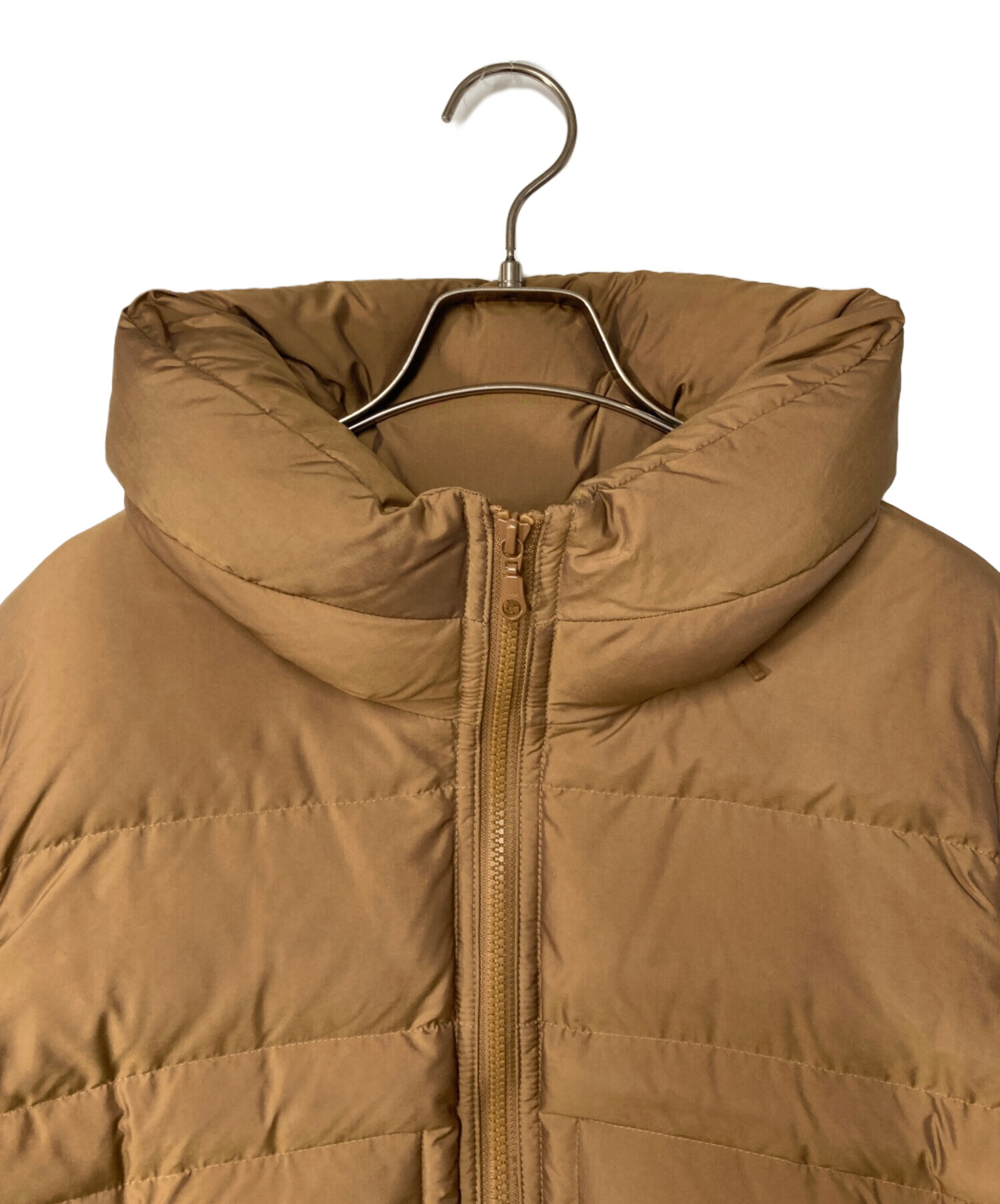 ベアトリス　新品未使用　ダウンジャケット　素材切り替え　サイズ38 ベアトリス 新品未使用 ダウンジャケット 素材切り替え サイズ38