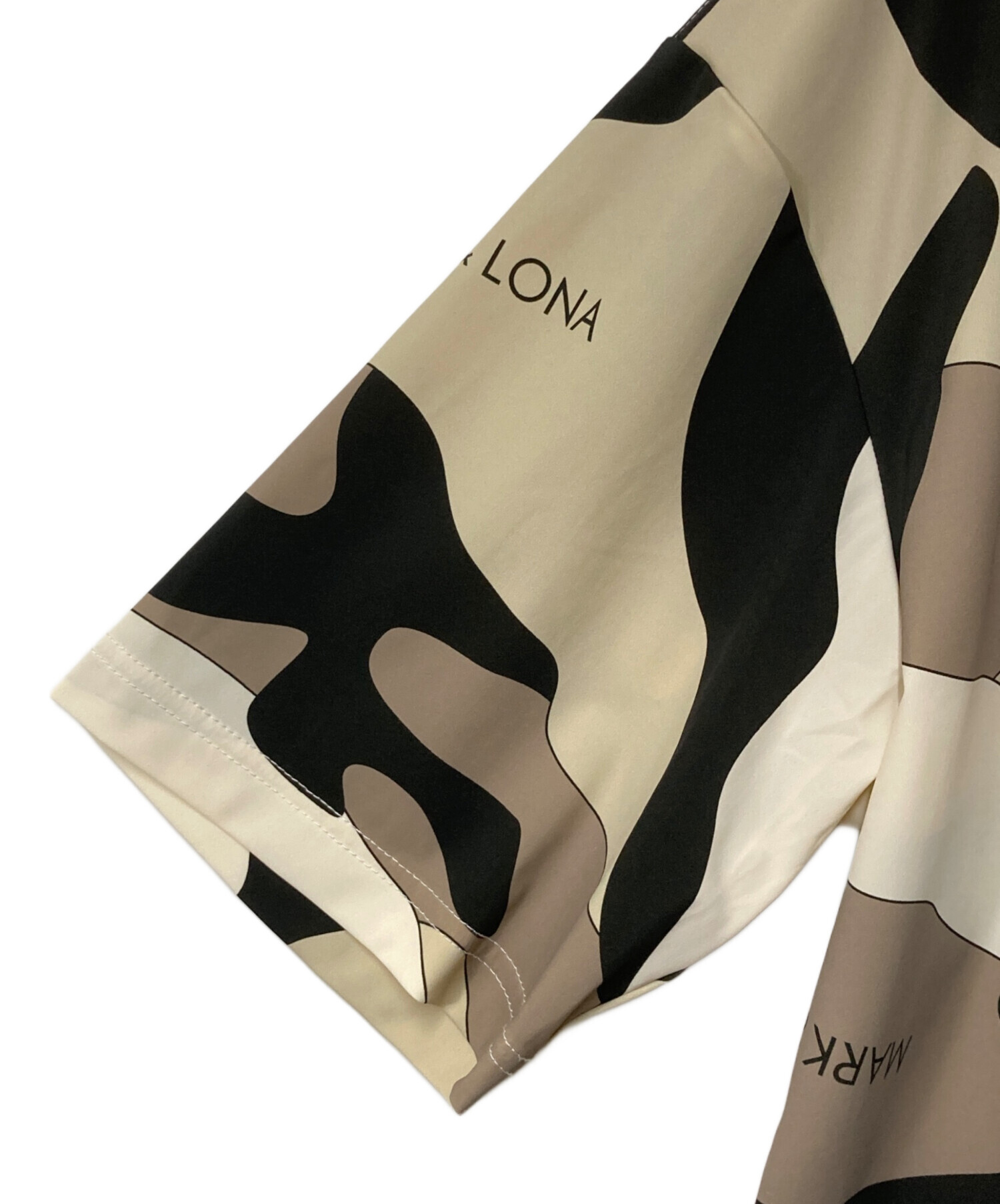 美品★MARK&LONA★50サイズ★カモフラ総柄ベージュ 中古・古着通販】MARK&LONA (マークアンドロナ) ゴルフウェア(トップス