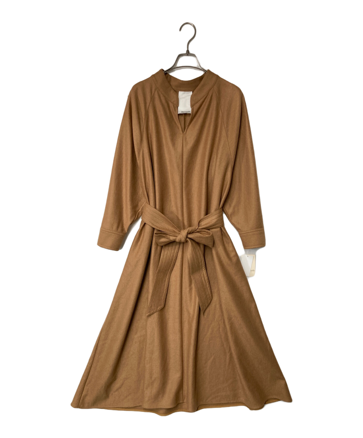 2025AW★ウィムガゼット リバーケープ キャメル　マフラー ストール ウィムガゼット Whim Gazette リバーケープ （camel） - ファッション