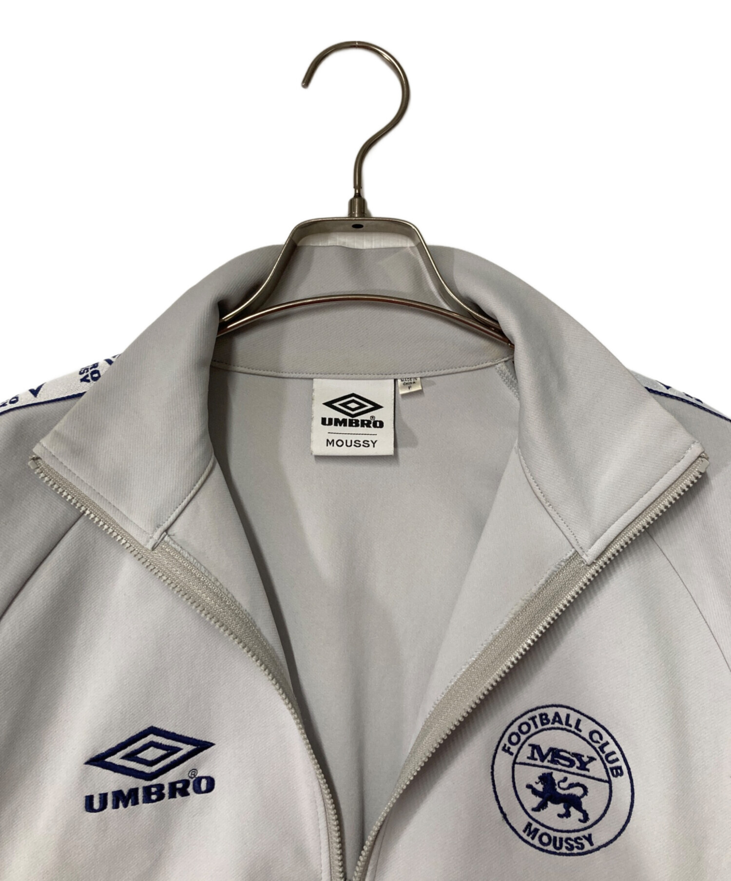 moussy umbro トラックジャケット　グレー 中古・古着通販】UMBRO (アンブロ) moussy (マウジー) トラック