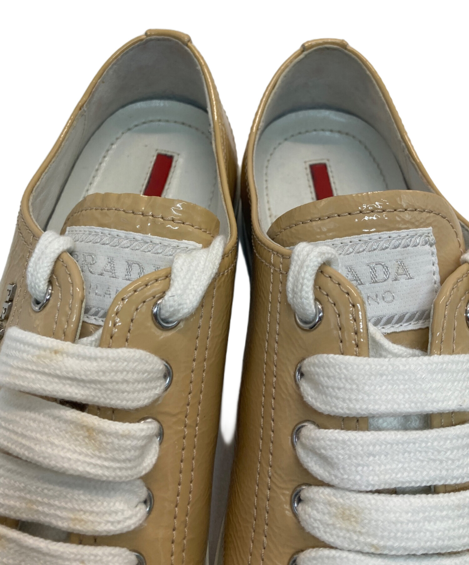 中古・古着通販】PRADA (プラダ) エナメルスニーカー ベージュ サイズ