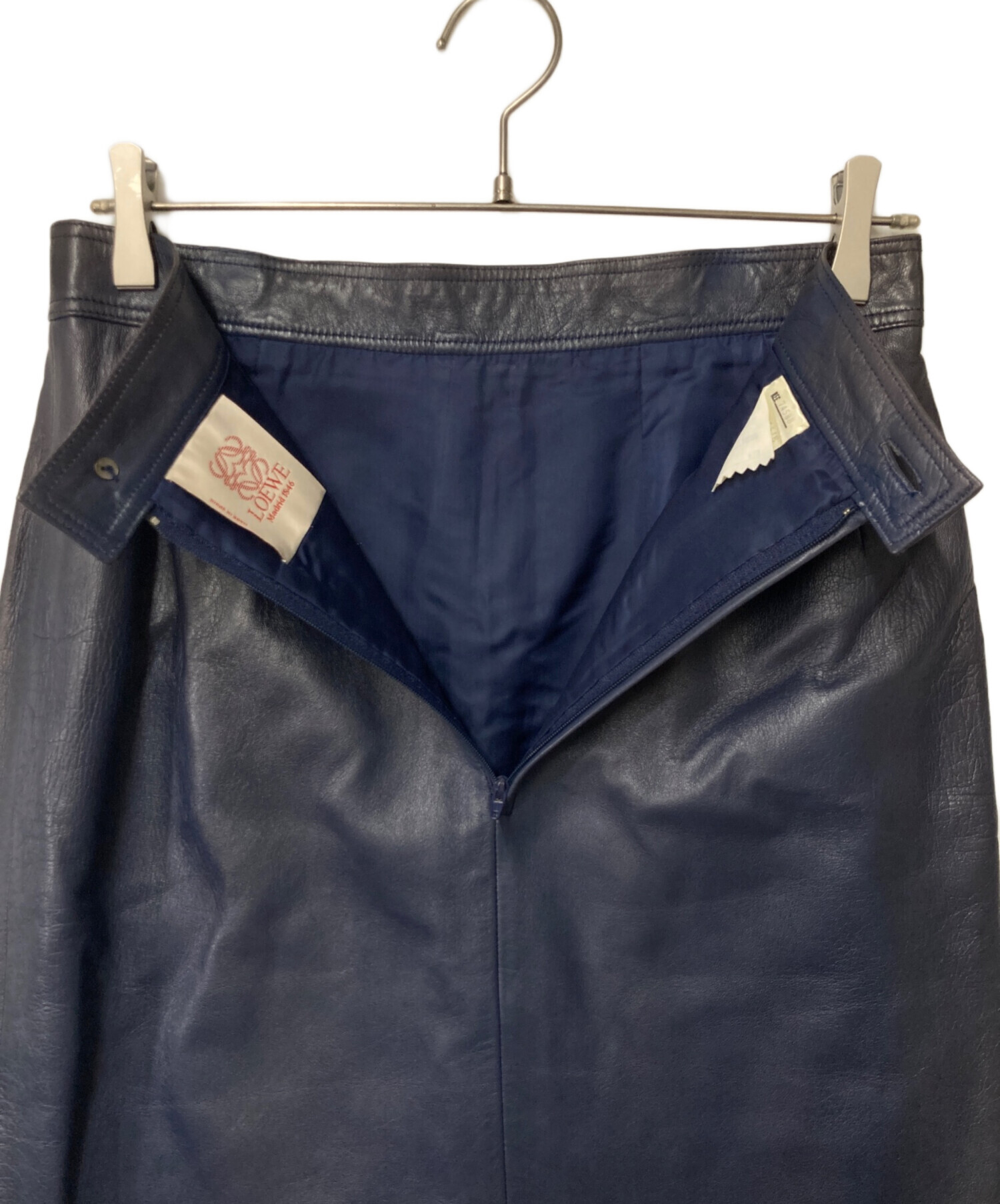 LOEWE ナッパレザー バウンスネイビー 中古・古着通販】LOEWE (ロエベ) ナッパレザースカート ネイビー