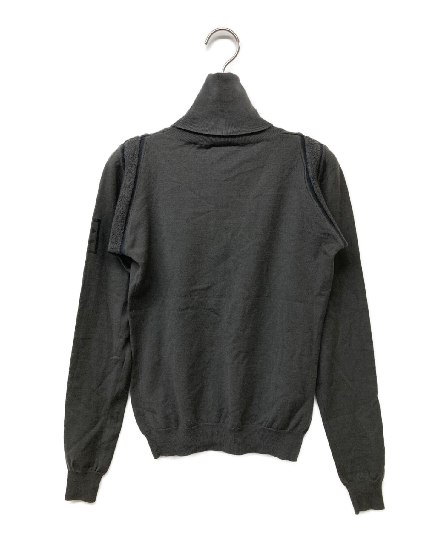中古・古着通販】CHANEL (シャネル) 袖ココマークタートルネック 中古・古着通販】CHANEL (シャネル) 袖ココマークタートルネック
