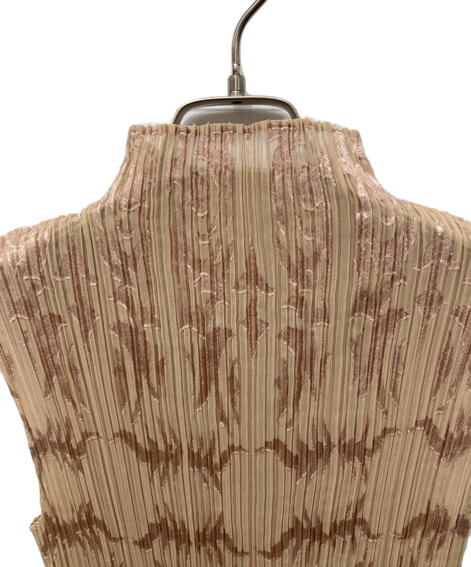 イッセイミヤケ ホワイトレーベル プリーツ ノースリーブ カットソー【中古】 中古・古着通販】ISSEY MIYAKE white label (イッセイミヤケホワイト