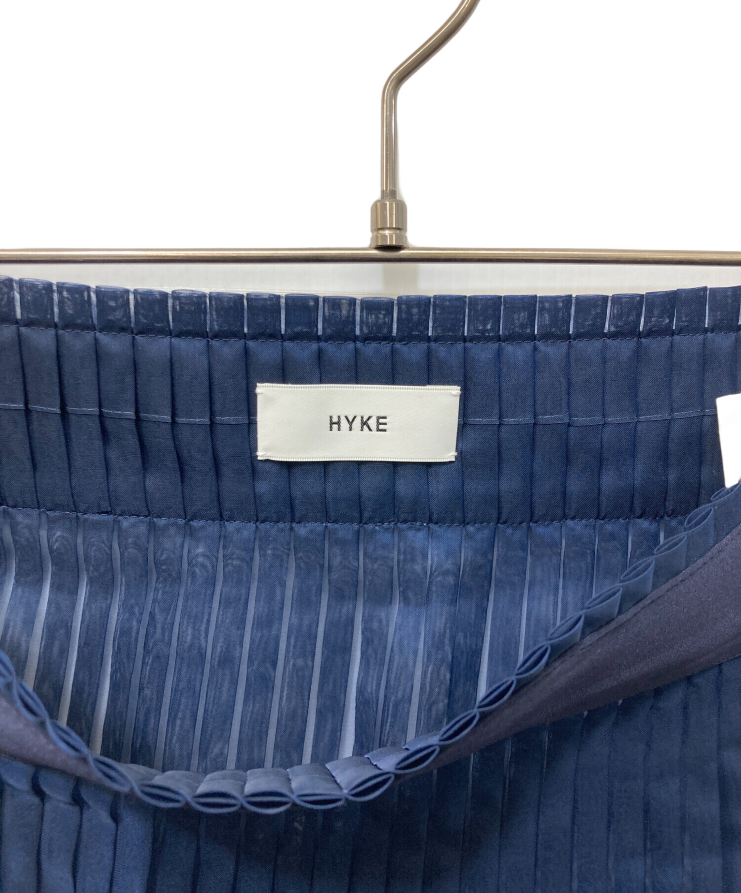 HYKE ネイビー プリーツスカート サイズ2 中古・古着通販】HYKE (ハイク) ラッププリーツスカート ネイビー