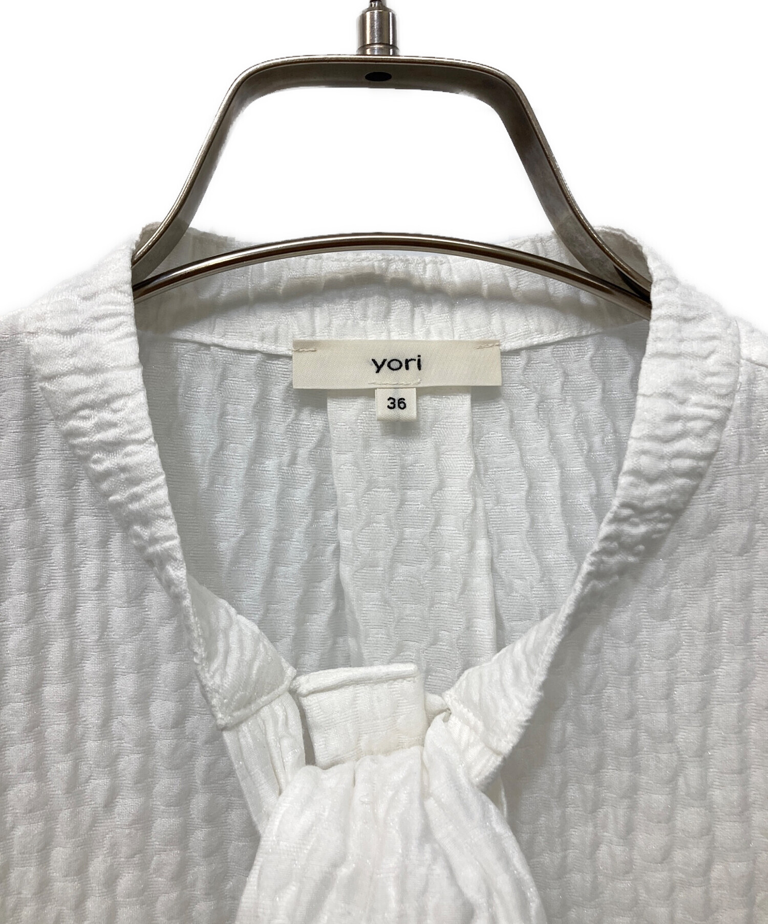 YORI フクレリボンブラウス36 美品 中古・古着通販】yori (ヨリ) フクレリボンブラウス ホワイト サイズ