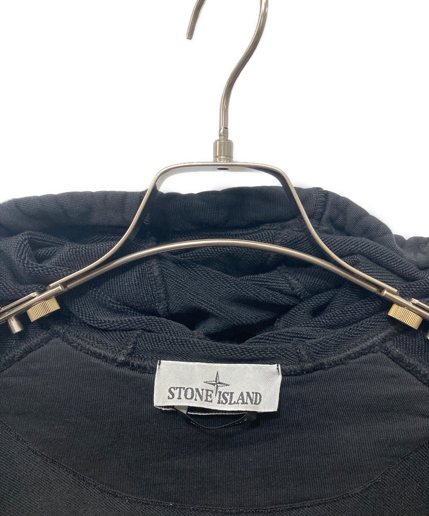 【新品】STONE  ワッペン付 パーカー ブラック M STONE ISLAND 24AWモデル ストーンアイランド バッジワッペン