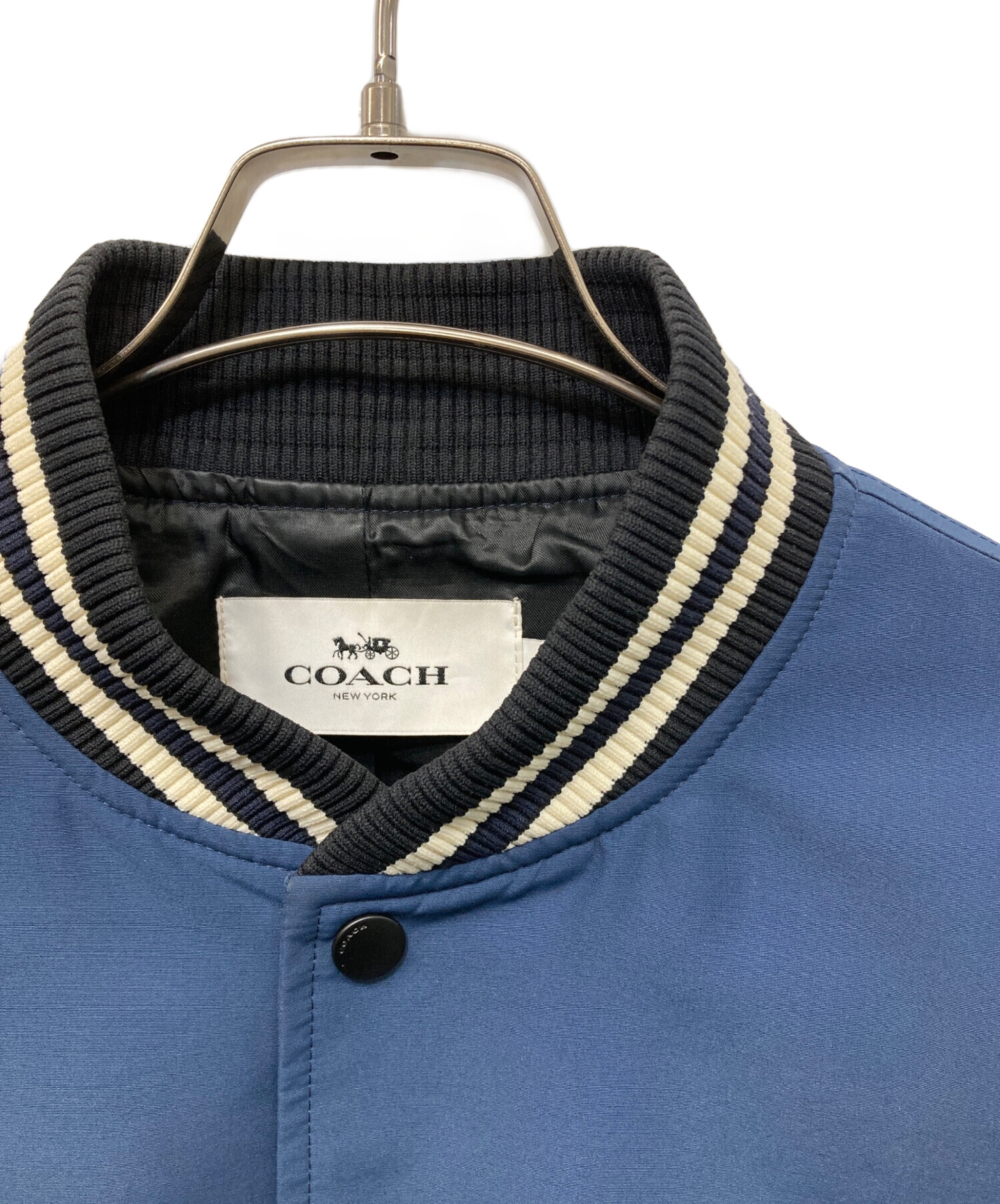 COACH 袖レザー スタジャン サイズM 中古・古着通販】COACH (コーチ) 袖レザースタジャン ネイビー