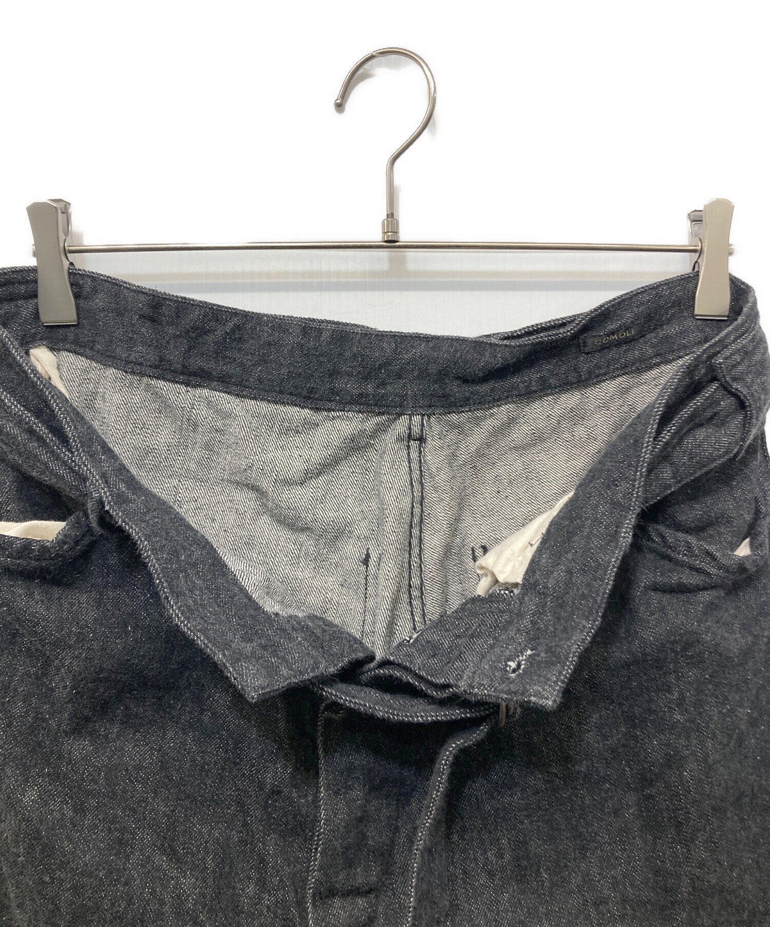 中古・古着通販】COMOLI (コモリ) ベルテッドデニムパンツ ブラック