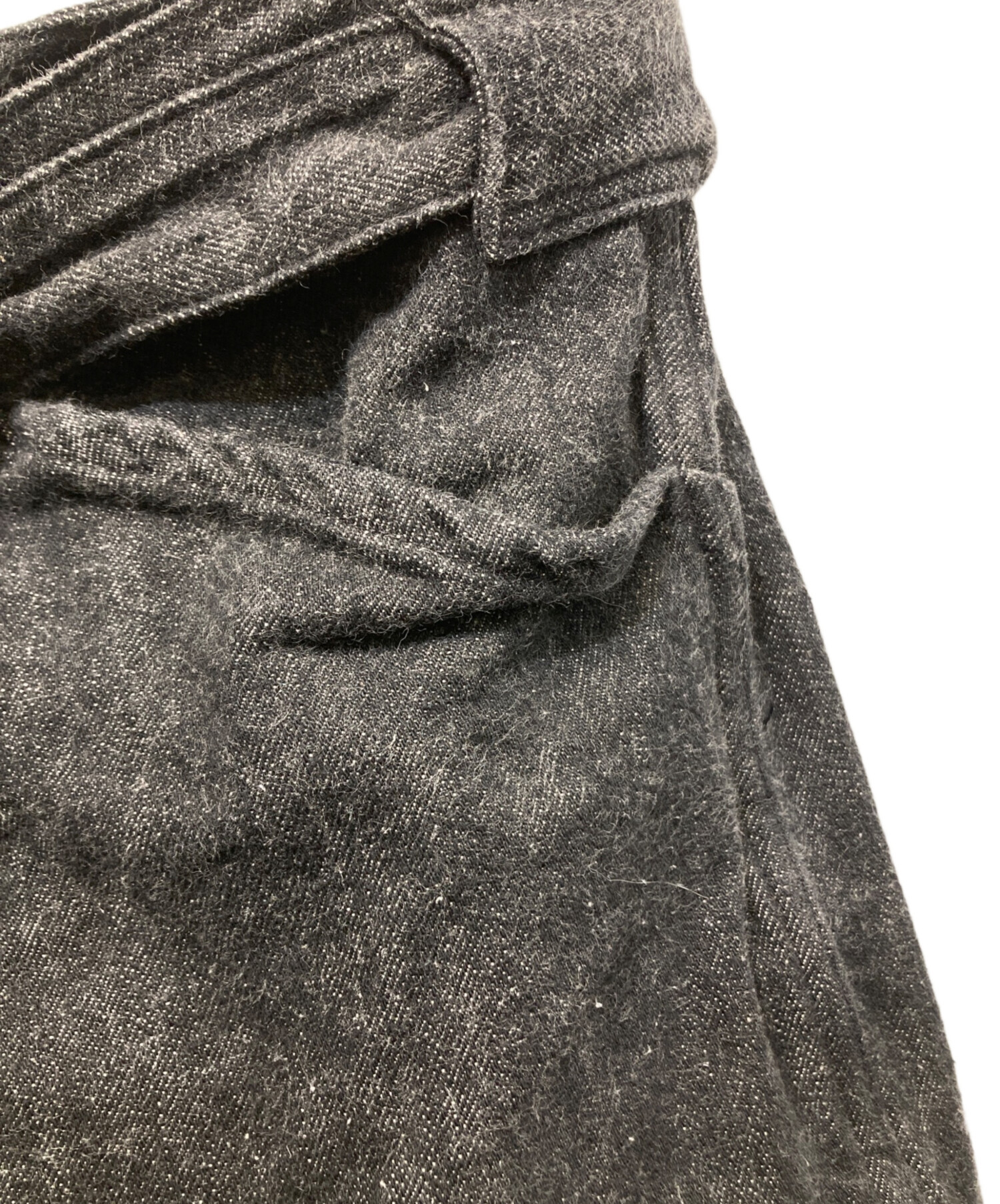 中古・古着通販】COMOLI (コモリ) ベルテッドデニムパンツ ブラック