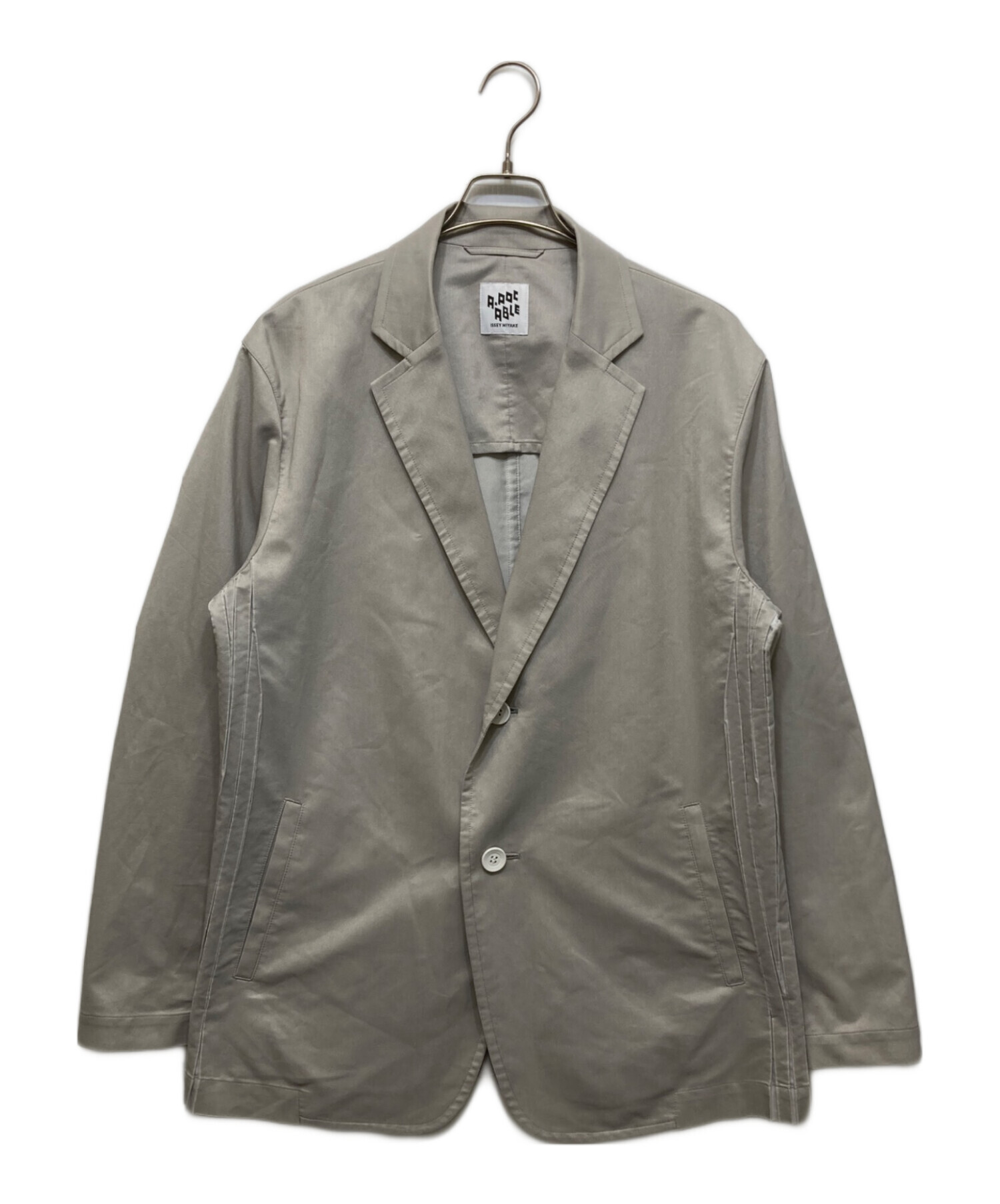 イッセイミヤケ エイポック コート アイテムのご紹介「TYPE-U」 – isseymiyake.com