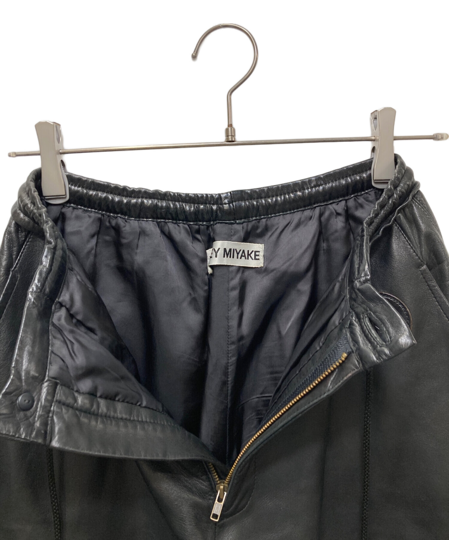 中古・古着通販】ISSEY MIYAKE (イッセイミヤケ) ロゴ入りラムレザー