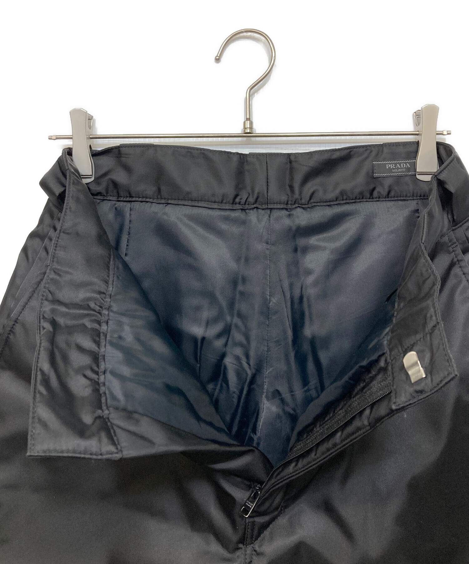 中古・古着通販】PRADA (プラダ) ナイロン中綿ハーフパンツ ブラック