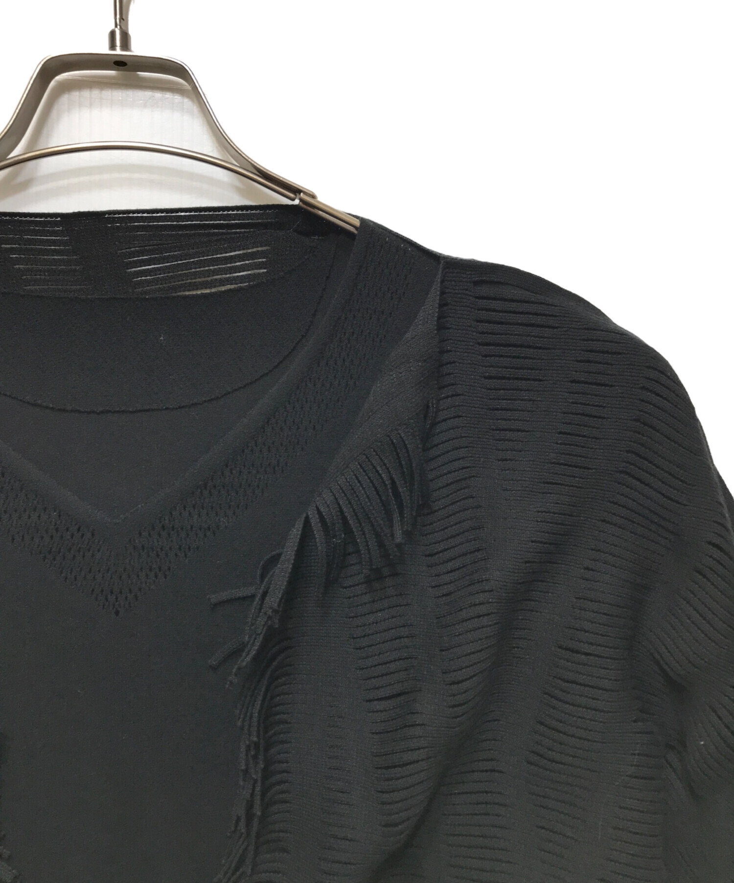 イッセイミヤケme フリル付きブラックアンサンブル 中古・古着通販】ISSEY MIYAKE (イッセイミヤケ) フリンジニット
