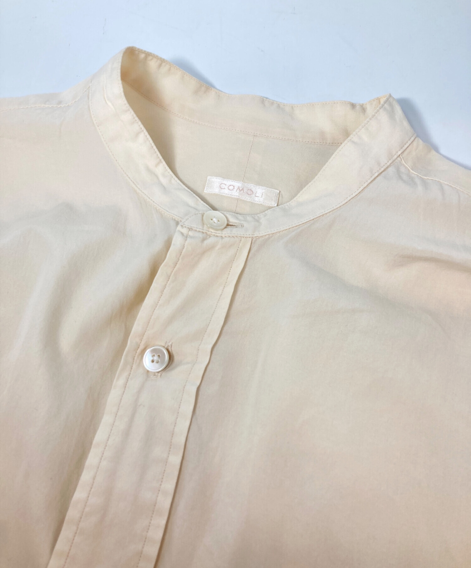 中古・古着通販】COMOLI (コモリ) バンドカラーシャツ ベージュ サイズ
