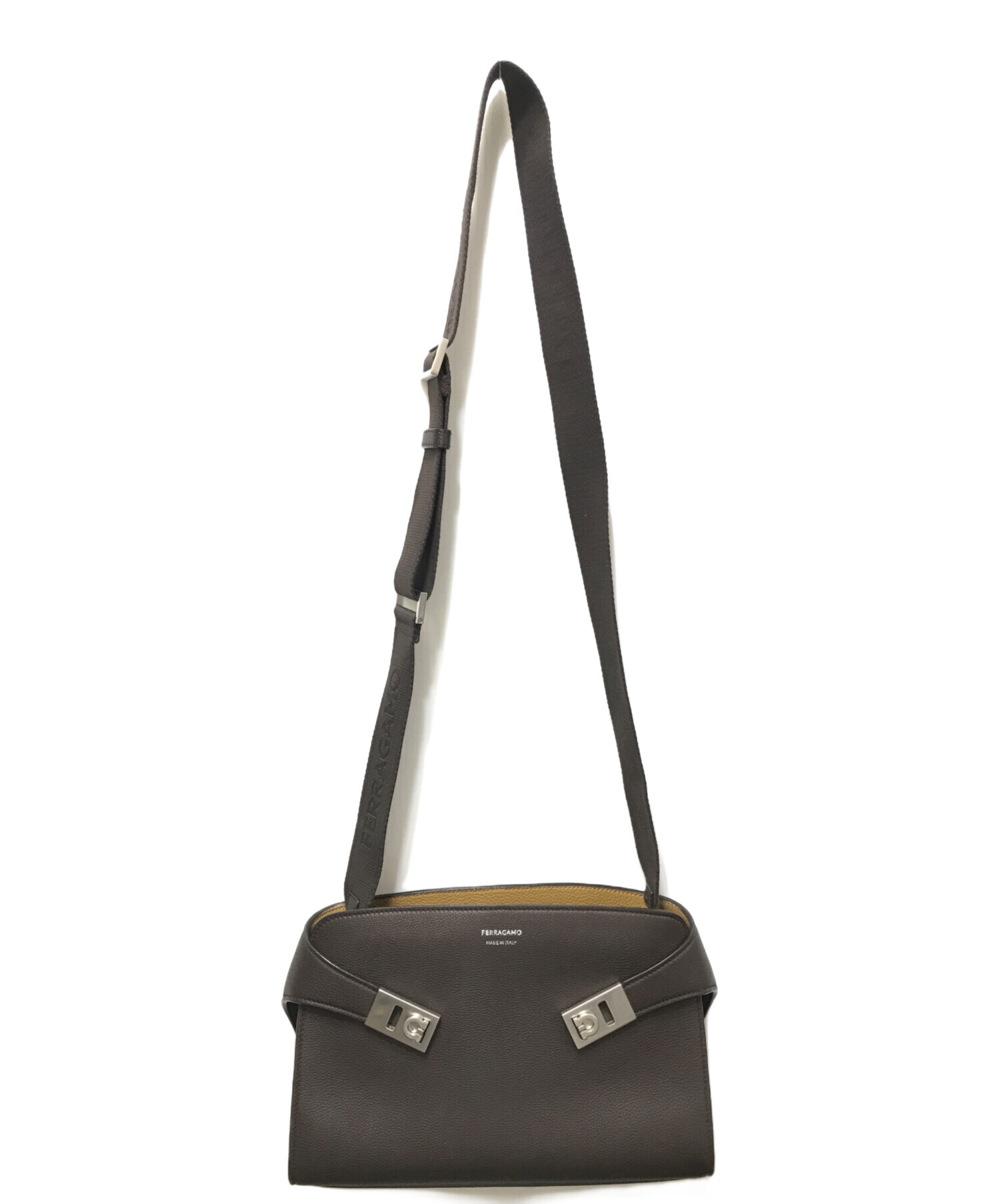 中古・古着通販】Ferragamo (フェラガモ) HUG MESSENGER BAG（ハグ