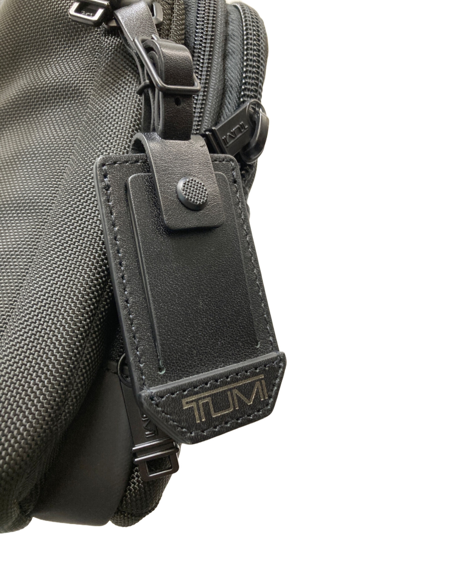 【新品未使用】TUMI ALPHA BRAVO ボディバッグ グレー 中古・古着通販】TUMI (トゥミ) ALPHA BRAVO サーヴィス クロスボディ