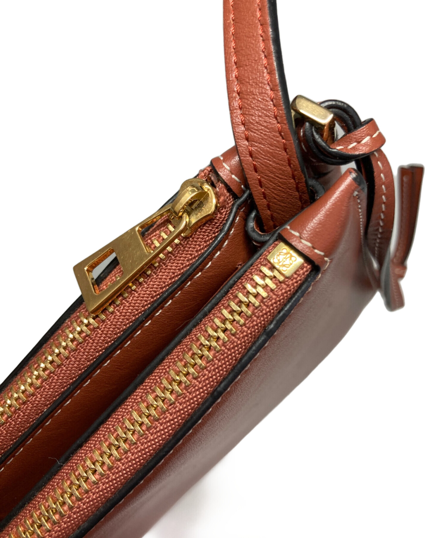 LOEWE ロエベ ショルダーバッグ ゲート ダブルジップポーチ 中古・古着通販】LOEWE (ロエベ) ゲートダブルジップポーチ ブラウン