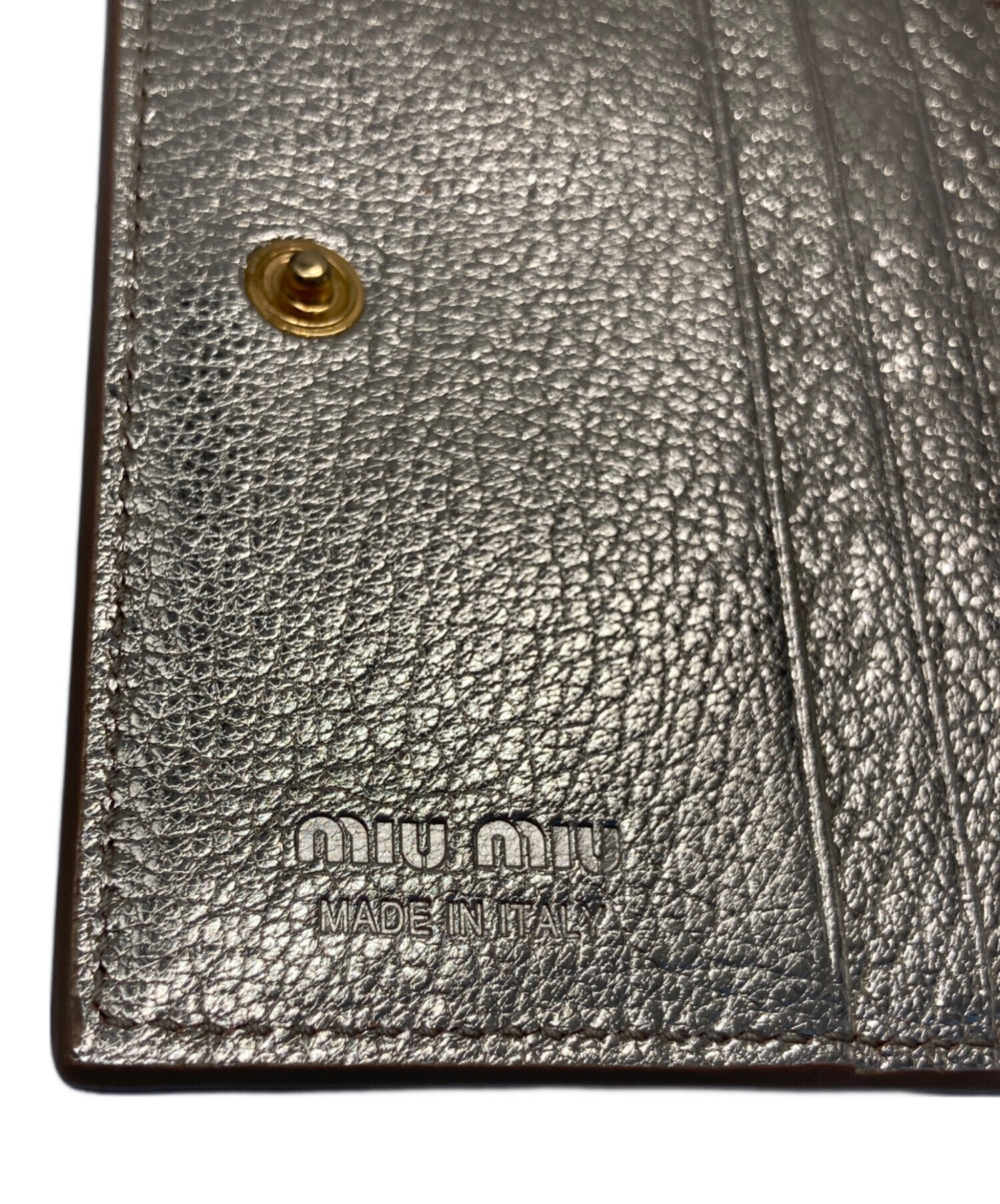 中古・古着通販】MIU MIU (ミュウミュウ) 2つ折り財布 ゴールド