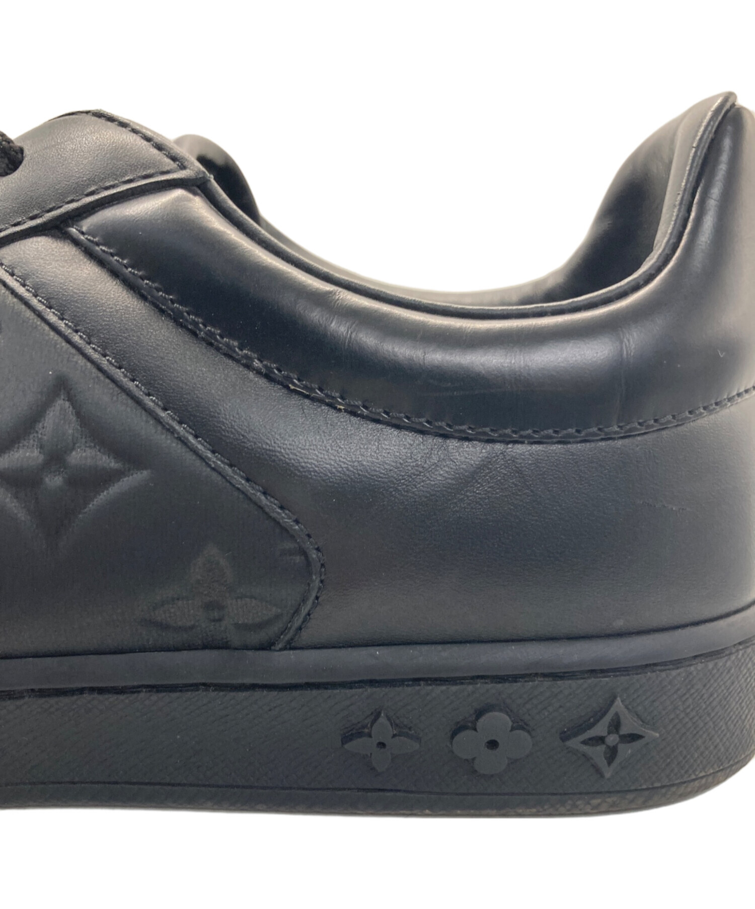 Louis Vuitton 黒 レザー スニーカー 中古・古着通販】LOUIS VUITTON (ルイ ヴィトン) エンボスモノグラム
