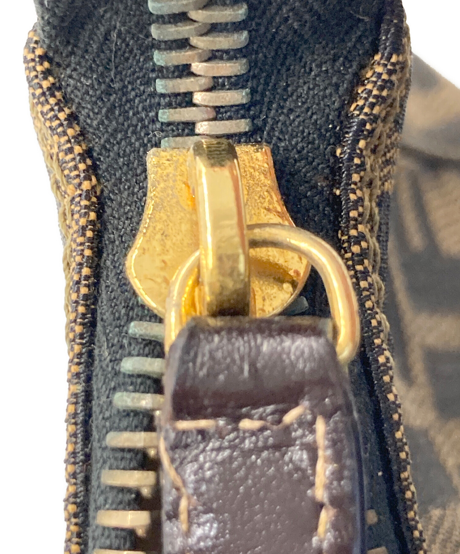 中古・古着通販】FENDI (フェンディ) ズッカ柄ハンドポーチ ブラウン